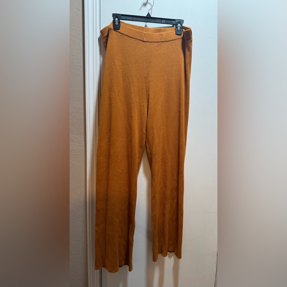 Preowned BCBG Ribbed Knit Pants in Pumpkin Size XL
